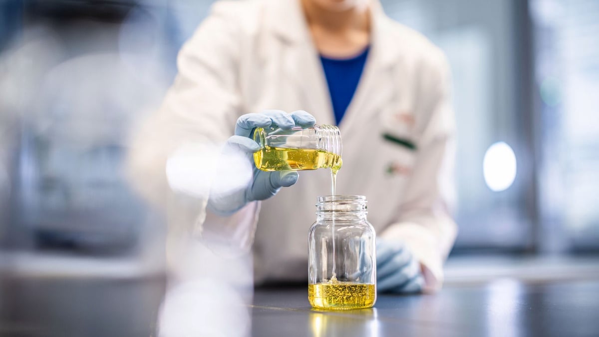 Laboratory-trainee-with-chemicals